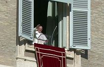 Papst betet vor Gläubigen zum Dreikönigstag