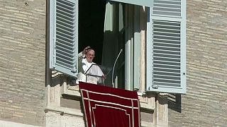 Papst betet vor Gläubigen zum Dreikönigstag