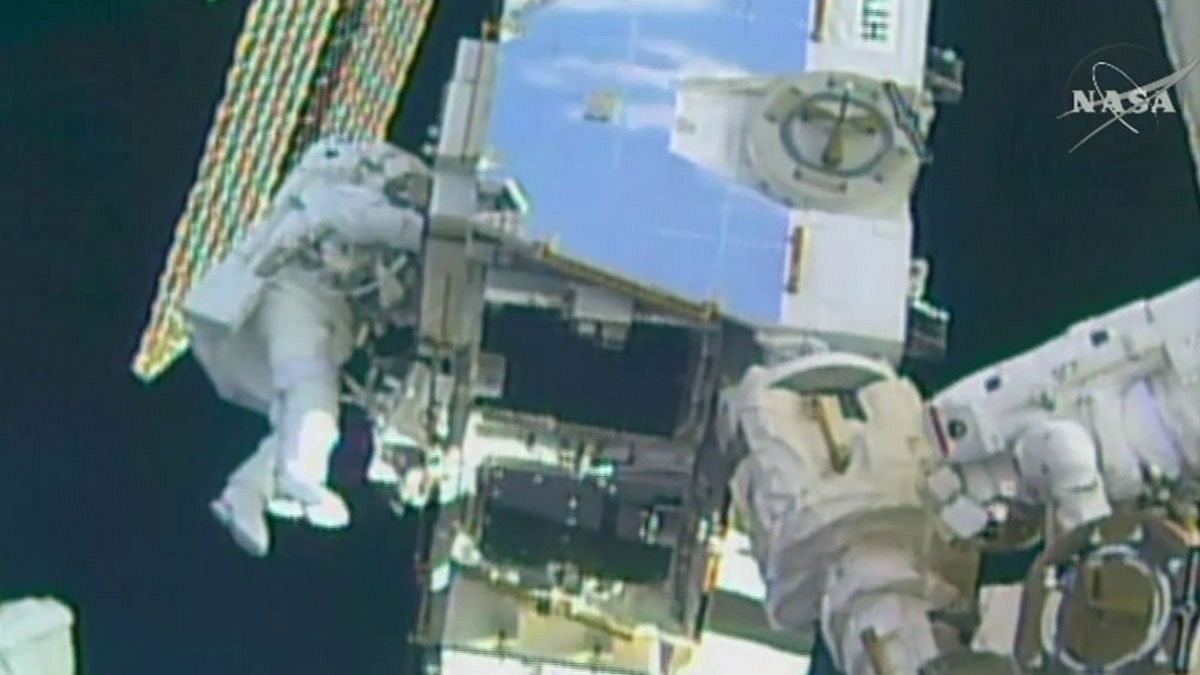 Außendienst: Astronauten wechseln Batterien auf der ISS