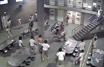 Biztonsági kamera vette fel a rabok verekedését egy amerikai börtönben