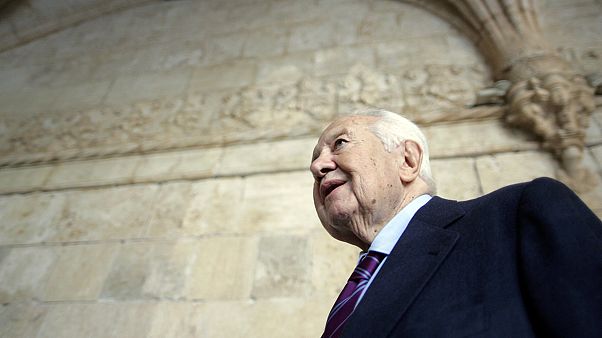 وفاة الرئيس البرتغالي الأسبق ماريو سواريس عن عمر 92 عاماً وفاة الرئيس البرتغالي الأسبق ماريو سواريس عن عمر 92 عاماً