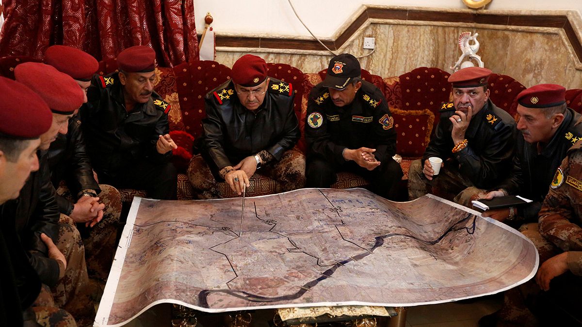 Προελαύνει ο ιρακινός στρατός στη Μοσούλη - Δεκάδες χιλιάδες οι εκτοπισμένοι