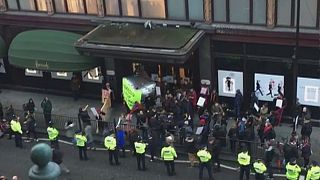 Harrods: Protest over waiters' tips at landmark London store