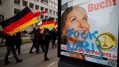 Köln: Etwa 100 Rechtsextreme skandieren Anti-Merkel-Parolen