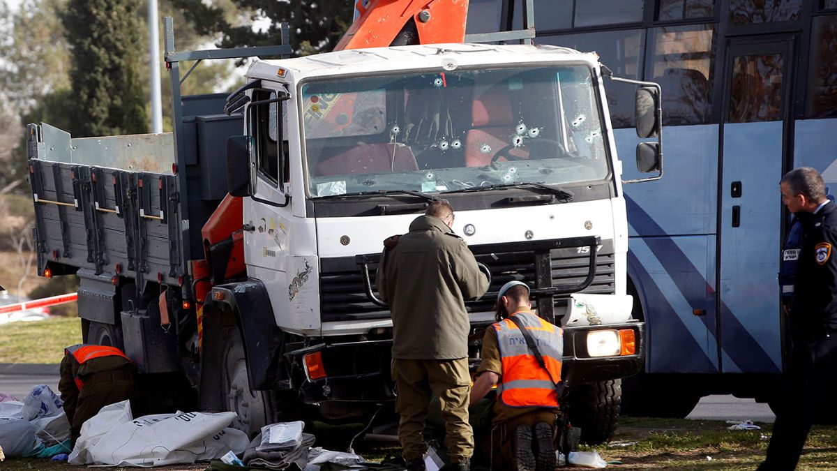 مقتل أربعة جنود اسرائليين بعد دهسهم بشاحنة في القدس