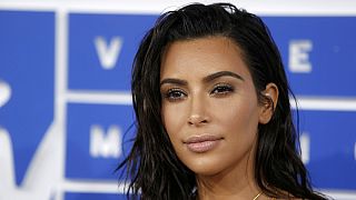 Francia: 16 detenidos en relación con el robo a Kim Kardashian en París