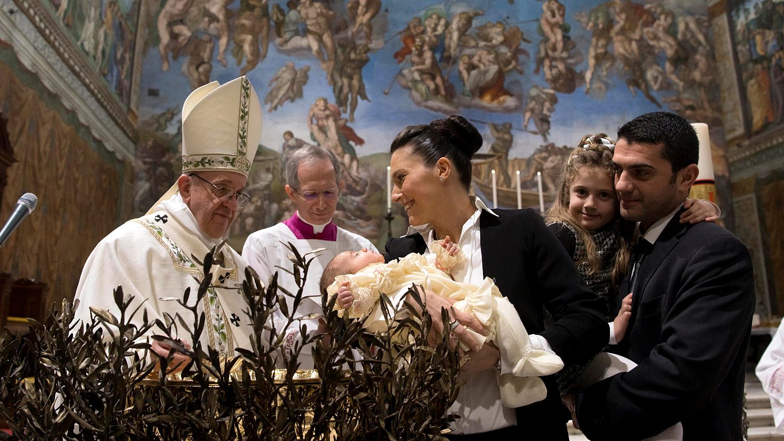 Papst Franziskus: Stillen während der Messe erlaubt