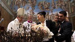 Papst Franziskus: Stillen während der Messe erlaubt