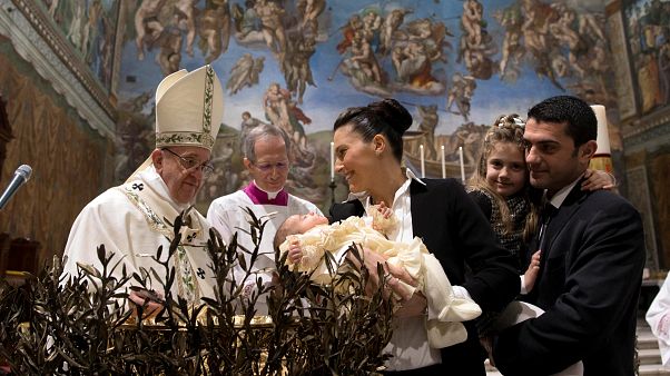 Papa convida mulheres a amamentarem filhos na Capela Sistina Papa convida mulheres a amamentarem filhos na Capela Sistina
