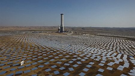 Israel builds world's tallest solar thermal tower in Negev Desert