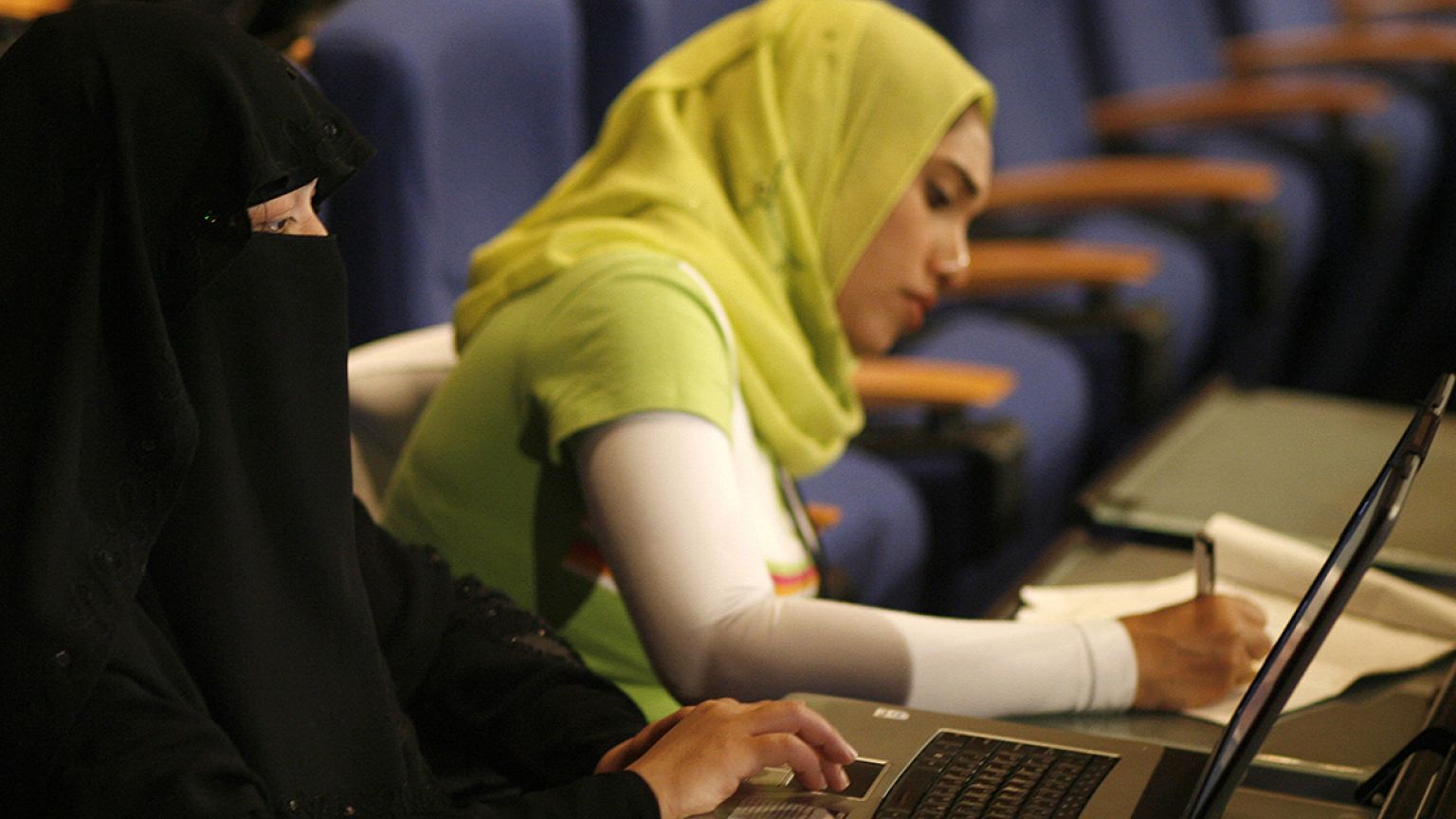 Maroc : début d'interdiction de la burqa, fabrication et vente