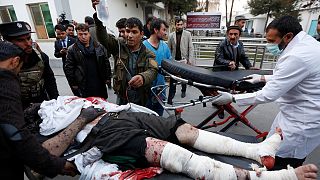 Atentados bombistas fazem dezenas de mortos no Afeganistão
