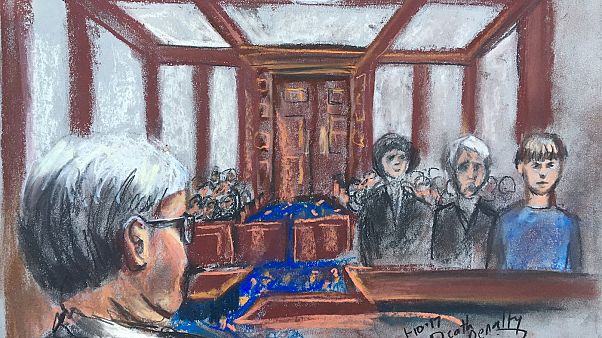 Amerika'da 9 siyahiyi öldüren Dylann Roof ölüm cezasına çarptırıldı Amerika'da 9 siyahiyi öldüren Dylann Roof ölüm cezasına çarptırıldı