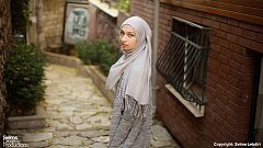 Meriem Lebdiri (29) macht Mode "für Frauen, die das Bedürfnis nach mehr Stoff haben"