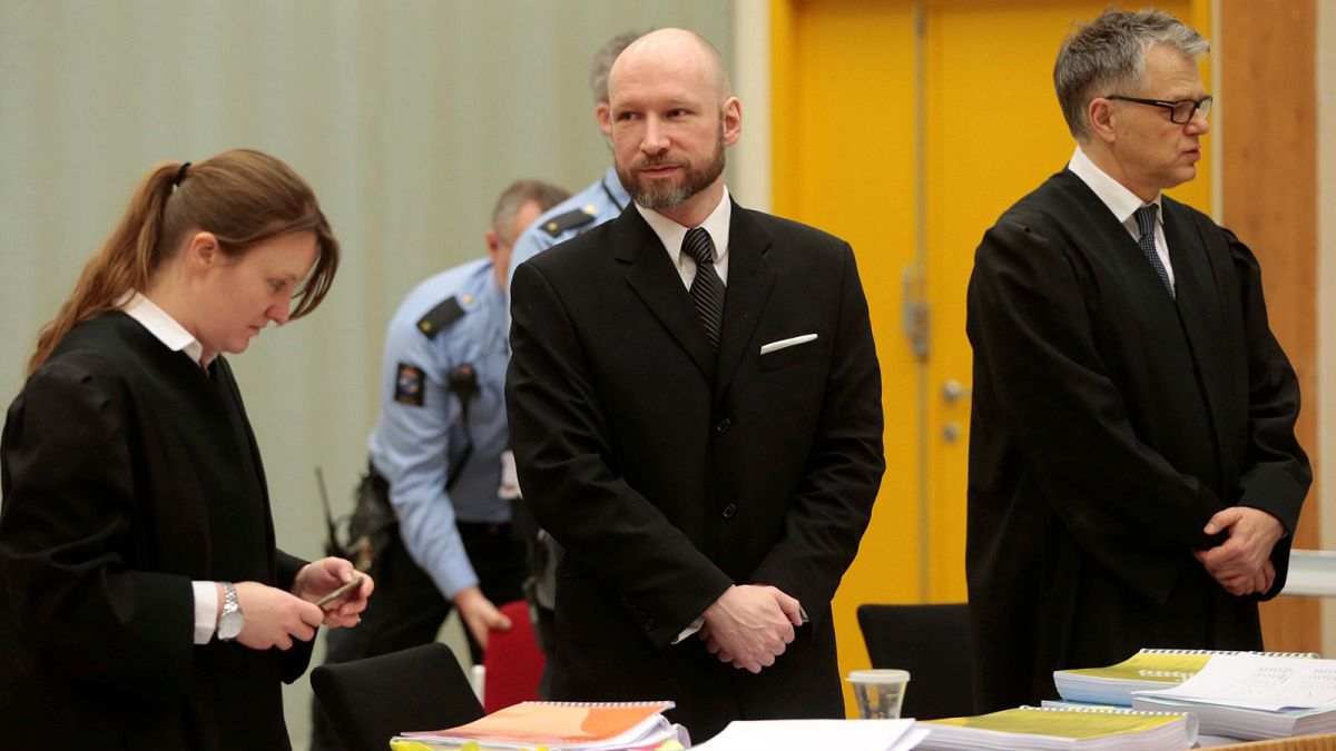 Breivik: no Nazi salute on day two of rights appeal hearing