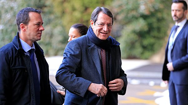 Reunificação de Chipre: Cipriotas turcos e cipriotas gregos trocam mapas em Genebra Reunificação de Chipre: Cipriotas turcos e cipriotas gregos trocam mapas em Genebra