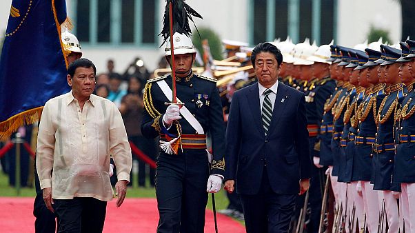 Primeiro-ministro japonês reforça aliança nas Filipinas Primeiro-ministro japonês reforça aliança nas Filipinas
