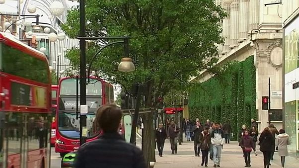 Ηνωμένο Βασίλειο: Ευτυχισμένα Χριστούγεννα έκανε το λιανεμπόριο Ηνωμένο Βασίλειο: Ευτυχισμένα Χριστούγεννα έκανε το λιανεμπόριο