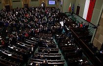 Польская оппозиция сняла блокаду парламента