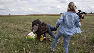 Hongrie : la journaliste qui avait frappé des migrants condamnée