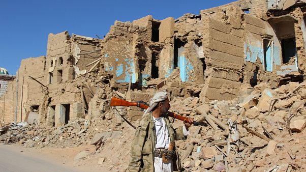 خمسة عشر قتيلاً في قصف جوي سعودي استهدف تجمعاً مدنياً في مدينة تعز اليمنية خمسة عشر قتيلاً في قصف جوي سعودي استهدف تجمعاً مدنياً في مدينة تعز اليمنية