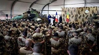 Visite de François Hollande aux troupes françaises et maliennes à Gao