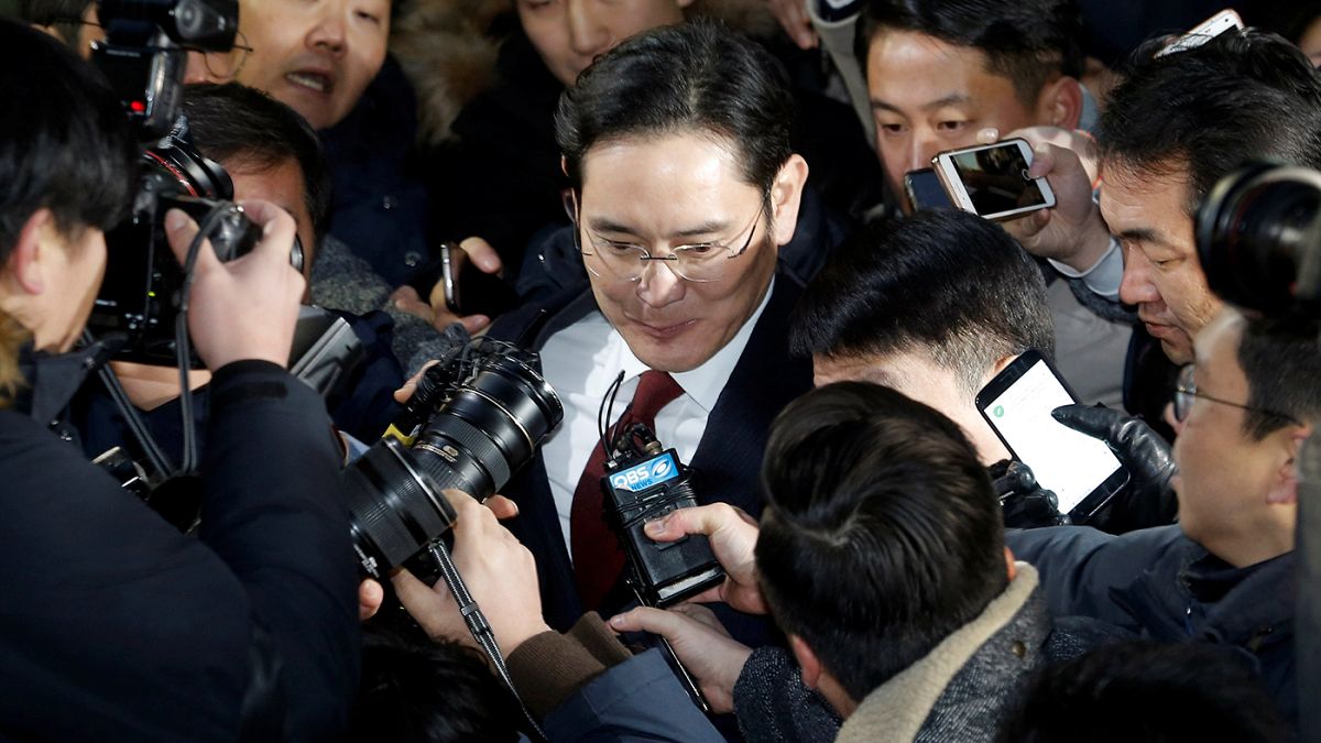 Güney Kore'deki rüşvet skandalı Samsung'u zora soktu