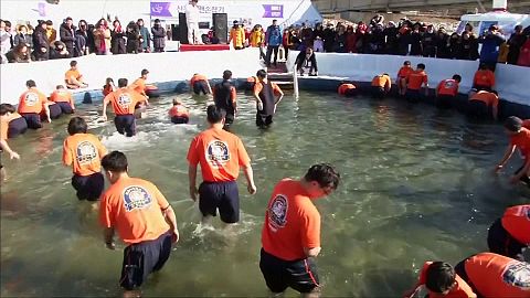 Südkorea: Massenphänomen Eisfischen