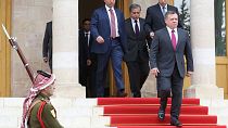 Jordânia: Monarca muda membros do governo mas mantém primeiro-ministro