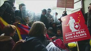 Protesta degli attivisti filotibetani Svizzera contro la visita di Xi Jinping