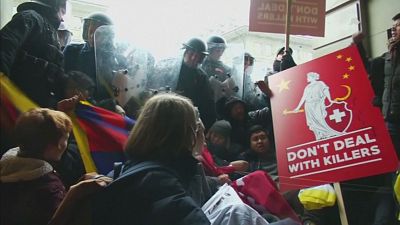 Protesta degli attivisti filotibetani Svizzera contro la visita di Xi Jinping