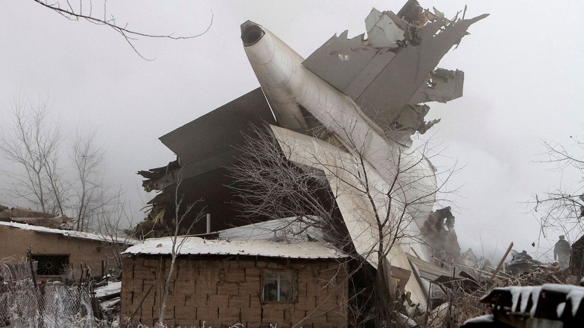 Quirguistão: 37 mortos em queda de avião de carga