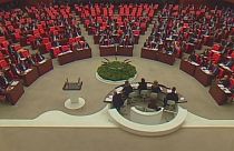 El Parlamento turco aprueba la reforma que refuerza los poderes de Erdogan
