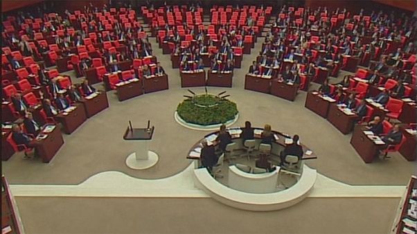 El Parlamento turco aprueba la reforma que refuerza los poderes de Erdogan El Parlamento turco aprueba la reforma que refuerza los poderes de Erdogan