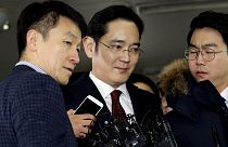 A Samsung-vezér letartóztatását kezdeményezte a szöuli ügyészség