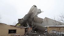 سبعة وثلاثون قتيلا في تحطم طائرة فوق مساكن في قرغيزستان