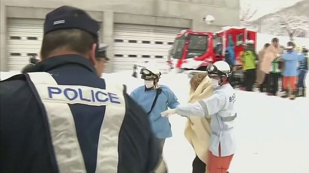 Japão: família australiana resgatada depois de noite ao relento em estância de esqui Japão: família australiana resgatada depois de noite ao relento em estância de esqui
