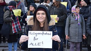 Avusturya'da kamu çalışanlarına başörtü yasağı
