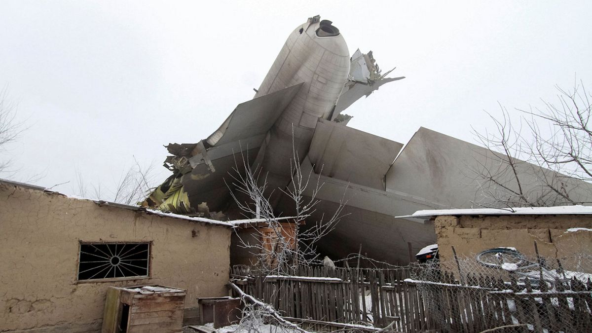 Un dron graba el lugar del accidente aéreo en Kirguistán