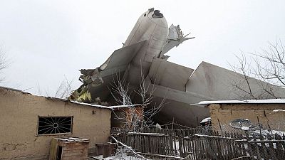 تصاویری از محل سقوط هواپیمای باربری ترک در قرقیزستان