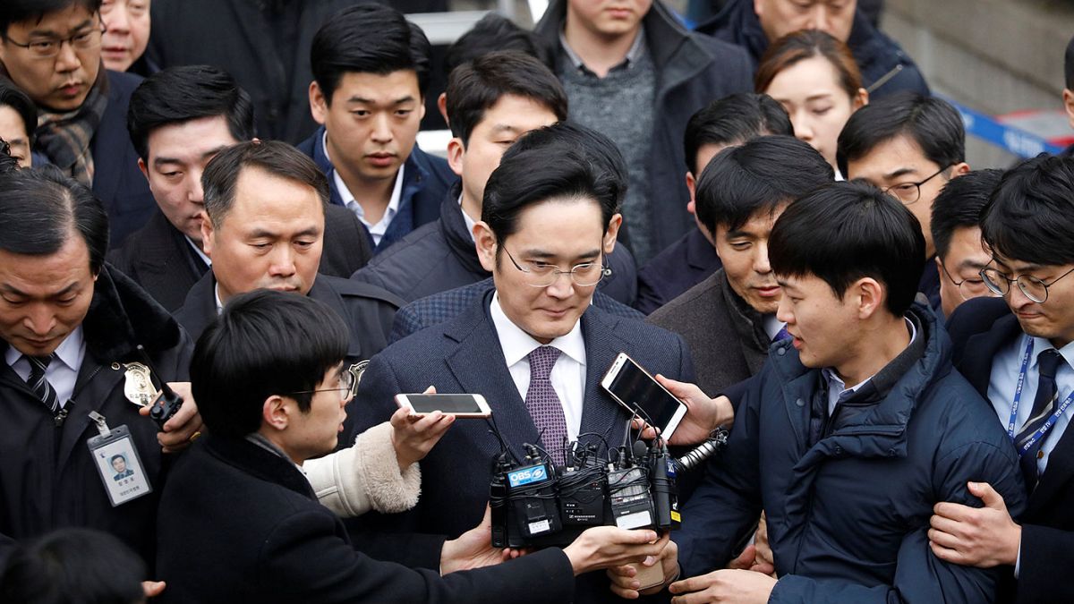 Samsung top boss faces arrest
