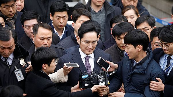 A Samsung alelnöke is belebukhat a dél-koreai államfő korrupciós botrányába A Samsung alelnöke is belebukhat a dél-koreai államfő korrupciós botrányába