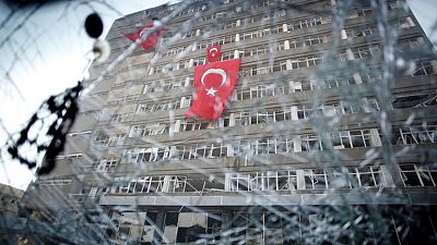 Turkey: Hundreds sought over Bylock app