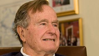 El expresidente George H.W. Bush, de 92 años, está en cuidados intensivos
