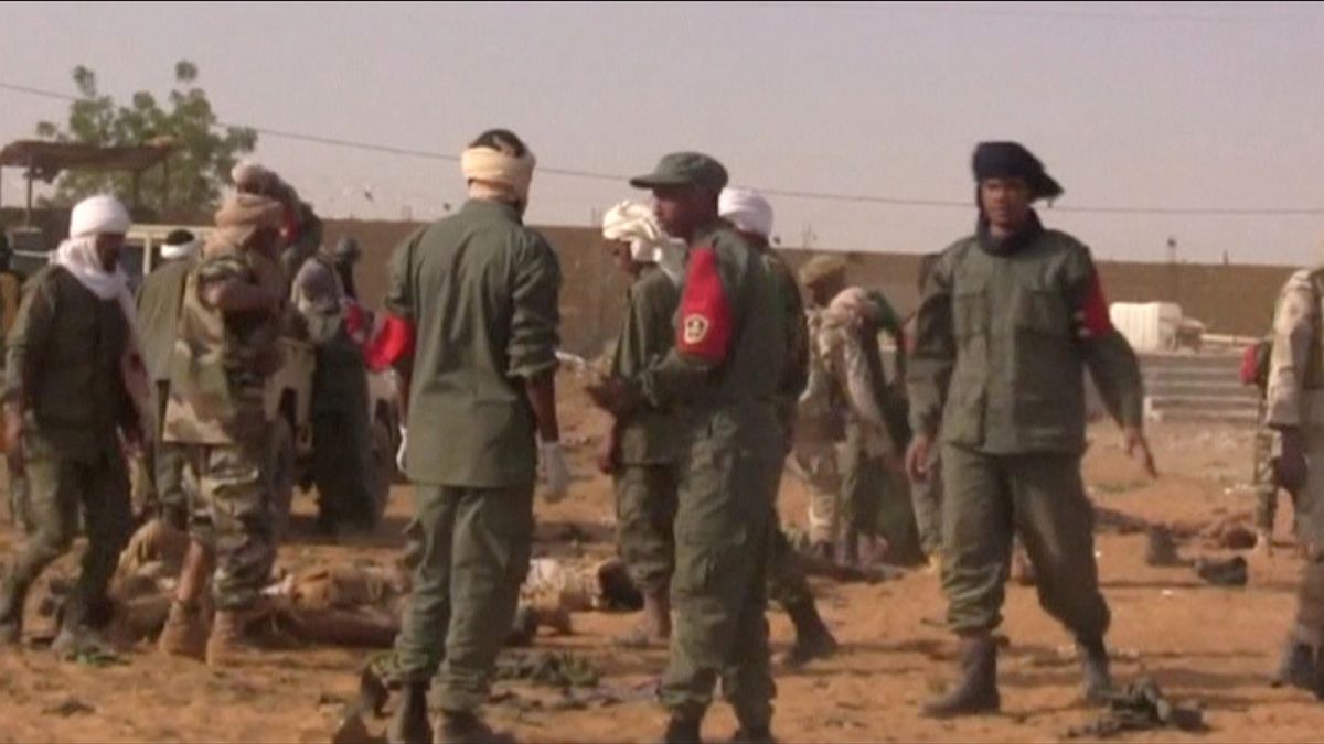 Mali, attacco kamikaze a base militare: 50 morti
