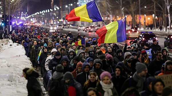 Protestas en Rumanía por un decreto ley que depenaliza casos de corrupción en política Protestas en Rumanía por un decreto ley que depenaliza casos de corrupción en política
