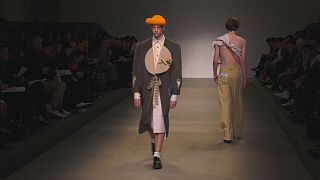 أرماني يدعم ثلاثة مصممين شبان في أسبوع الموضة الرجالية في ميلانو