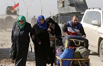 Irak/Szíria: emberek ezrei úttalan utakon