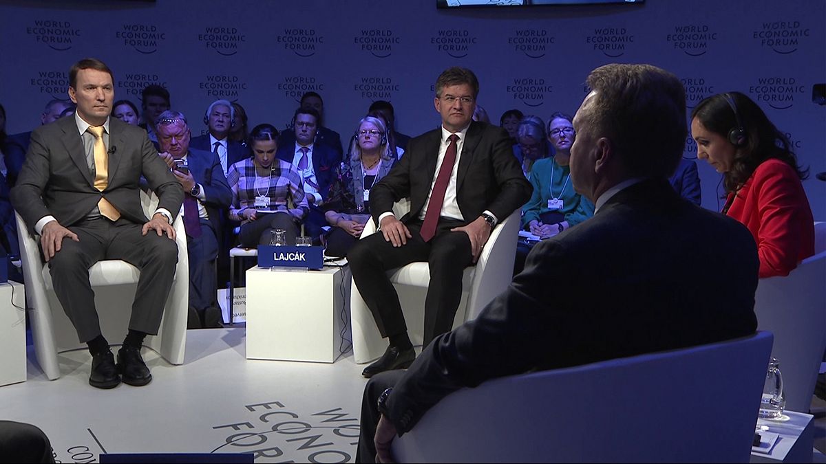 Davos: Levantar ou não as sanções à Rússia?