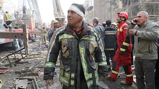 Mindestens 20 Feuerwehrleute nach Hochhaus-Einsturz verschüttet